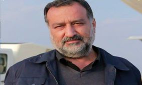 لحظه ورود پیکر شهید سردار سید رضی موسوی به حرم علوی/ ویدئو
