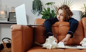 چگونه از احساس خستگی مداوم خلاص شویم؟/ ویدئو