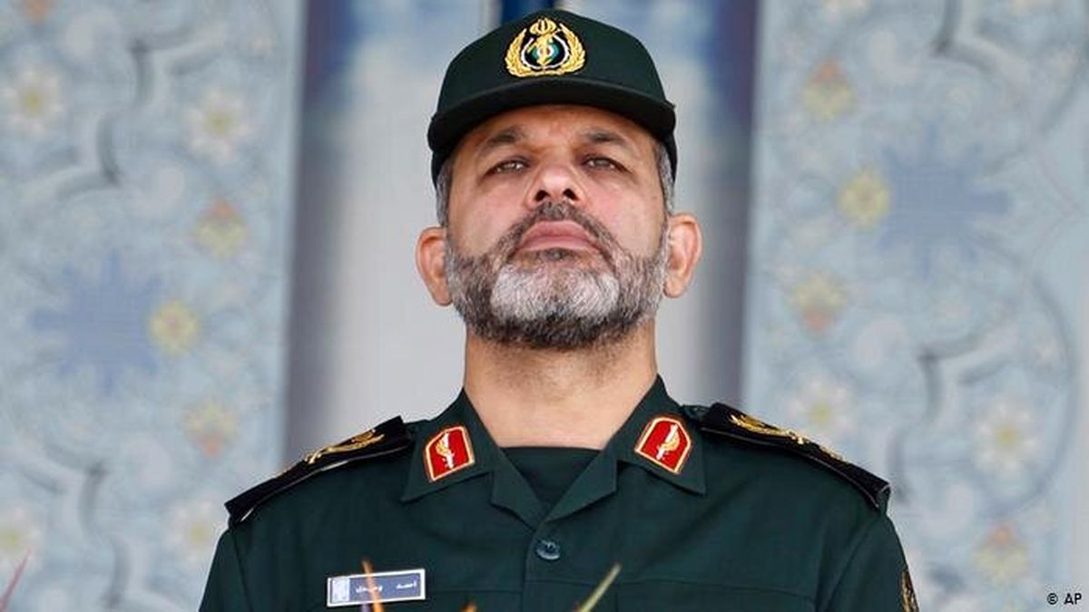 دشمنان تلاش می کنند بین مردم و آرمان های انقلاب فاصله بیندازند