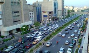 احتمال ریزش سطح آسفالت، خودروهای سنگین وارد خیابان میرداماد نشوند
