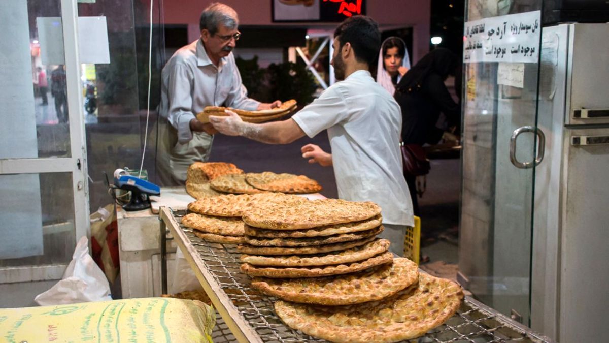 شنیده‌های غیررسمی می‌گوید سهم هر نفر در ماه ۲۱ عدد نان است/ فقط این تعداد مشمول یارانه است

