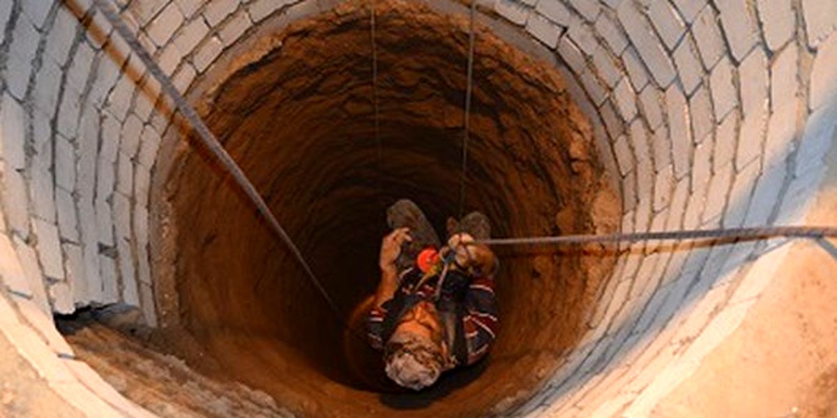 سقوط زن جوان به چاه 30 متری
