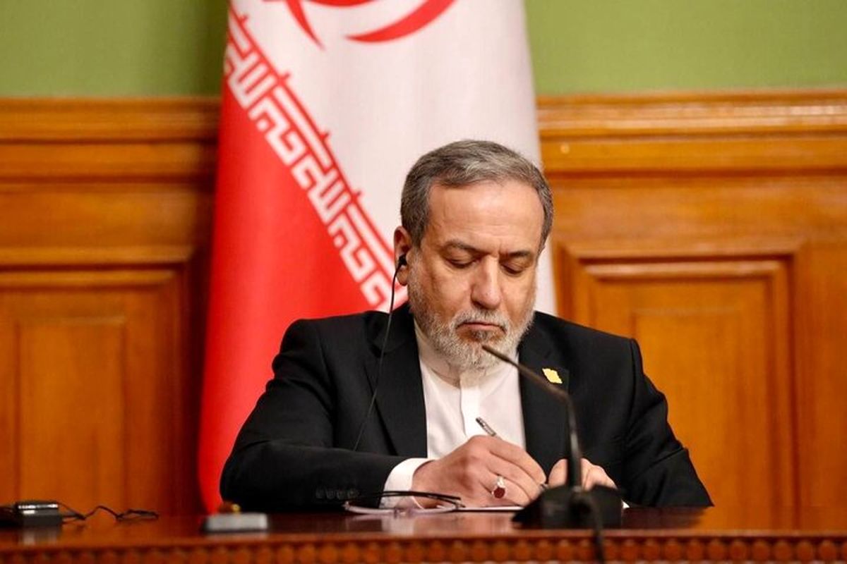 انتقاد عراقچی از تحرکات ضد ایرانی آمریکا و بحرین درباره تنگه هرمز در شورای امنیت سازمان ملل/ این پیش‌نویس همچنین نقض‌های مکرر آتش‌بس توسط آمریکا، از جمله محاصره دریایی غیرقانونی و نیز حمله به کشتی‌های ایرانی و توقیف آن‌ها را نادیده می‌گیرد