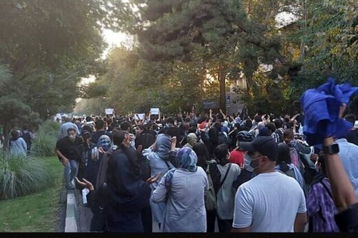 نباید افرادی را که در خیابان هستند و اعتراض دارند تحقیر کرد تا خشم آنان دوچندان شود/ دین ما تأکید دارد باید فرزندان خود را به اقتضای زمانه تربیت کنیم