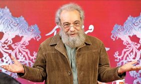 مسعود فراستی: من بین تتلو و ساسی مانکن مانده ام کدام مبتذل تر است!/ ویدئو