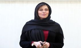 مهتاب کرامتی روی تخت در حال اهدای خون / عکس