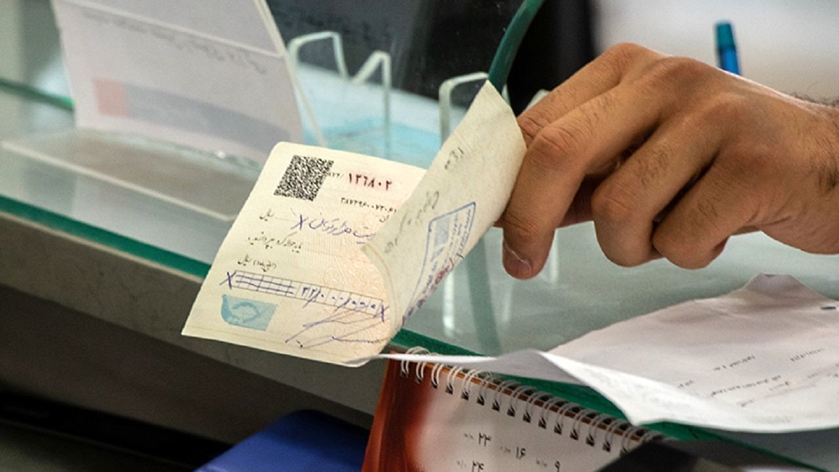بدهکار مهریه، چک 400 میلیونی را قورت داد