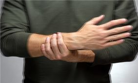 چگونه علائم پارکینسون را در افراد مسن شناسایی کنیم؟