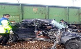 برخورد قطار با خودرو در ایستگاه راه‌آهن شازند، یک مصدوم برجای گذاشت