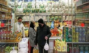 وقتی دلار بالا می رود قیمت ها به آن می چسبد، ولی وقتی پایین می آید از آن جدا نمی شود