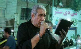 مداحی مجید شهریاری، همراه سایر هنرمندان در مسیر پیاده روی نجف به کربلا/ ویدئو