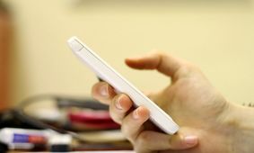 پای موبایل به آزمون های دانشگاه آزاد باز شد