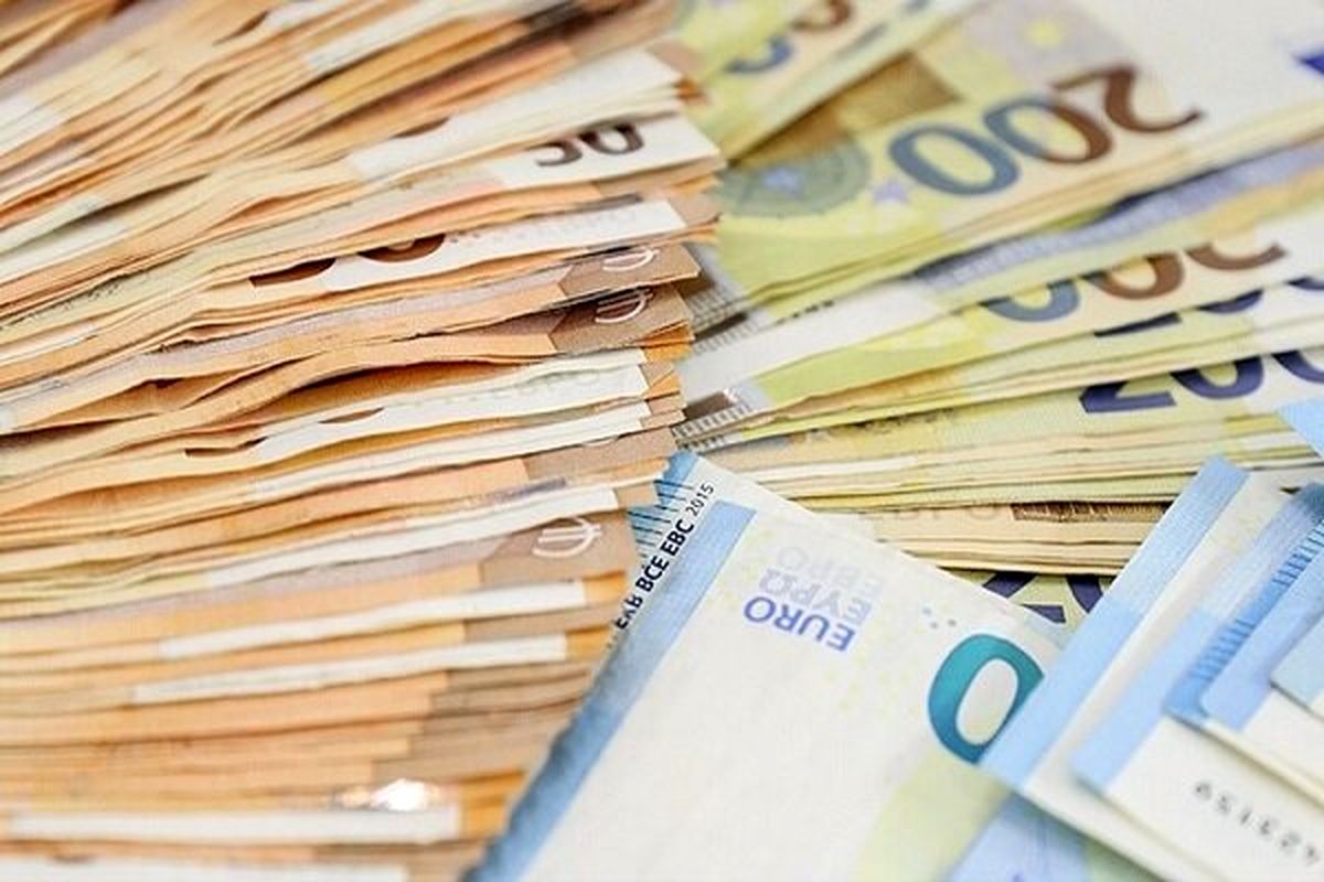توقف معاملات دلار و یورو در بازار متشکل ارزی