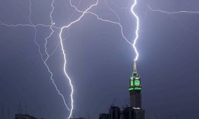 پدیده نادر صاعقه وارونه در مکه