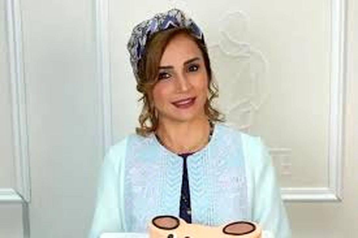 شبنم قلی‌خانی کیک تولد دوران کودکی خود را با دخترش پخت/ ویدئو