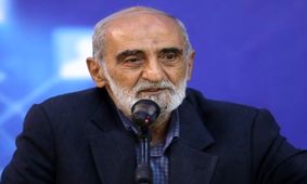 حسین شریعتمداری در مراسم اربعین شهادت رئیس سازمان بسیج | عکس